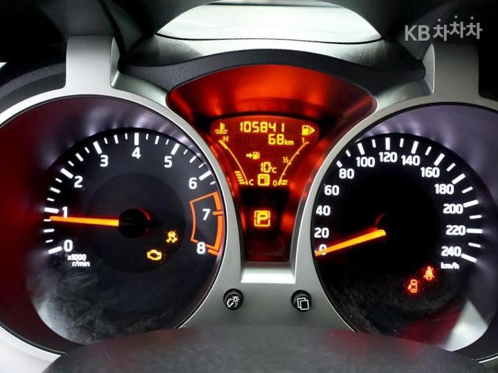 Nissan Juke 1.6 SV 7