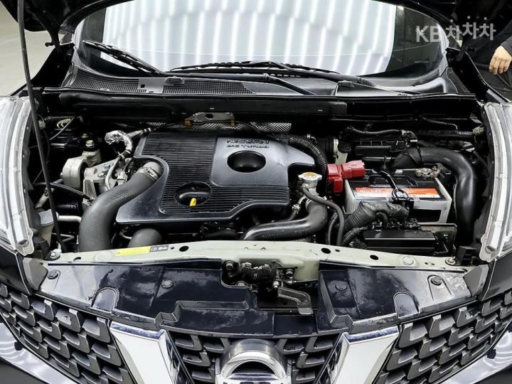 Nissan Juke 1.6 SV 8