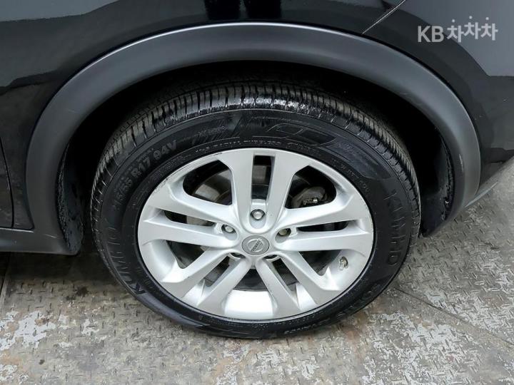 Nissan Juke 1.6 SV 9