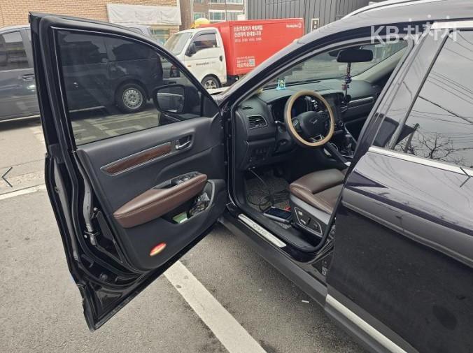 Renault QM6 2.0 LPe 2WD RE Signature 8