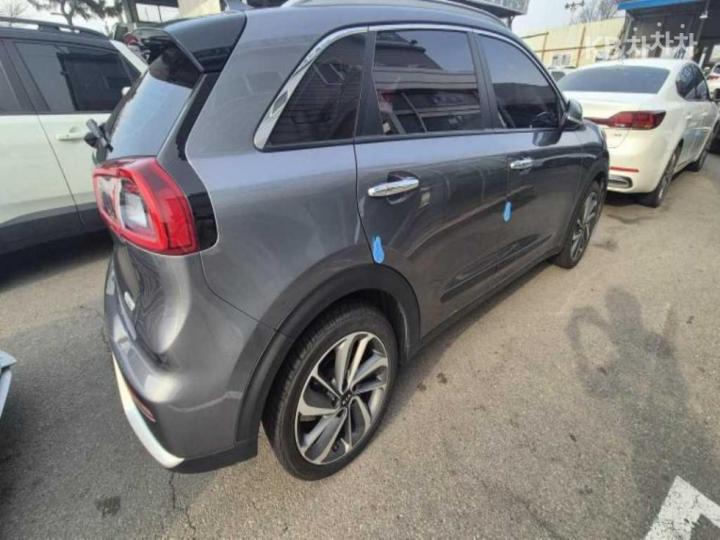 Kia Niro 1.6 Prestige 4