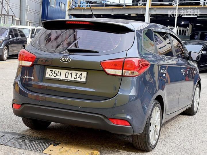 Kia Carens 2.0 LPi Luxury 5