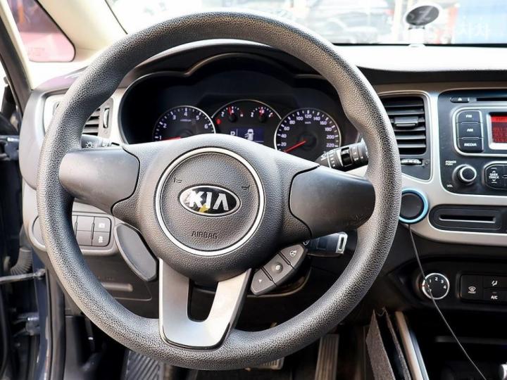 Kia Carens 2.0 LPi Luxury 9