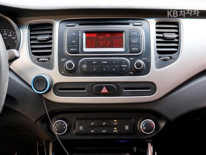 Kia Carens 2.0 LPi Luxury 10