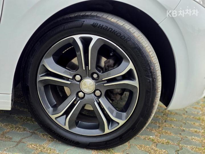 Peugeot 208 1.6 e-HDi 5 Duo ECO 10