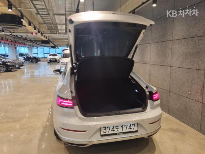 Volkswagen Arteon 2.0 TDI Elegance Prestige 8