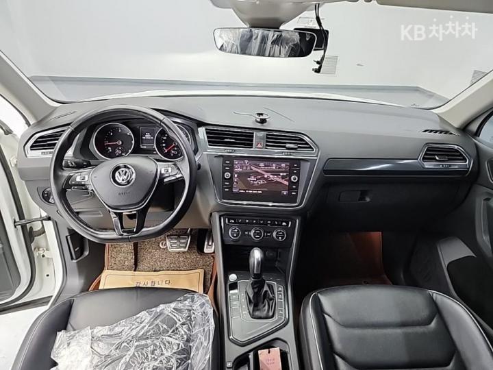 Volkswagen Tiguan 2.0 TDI Premium 8