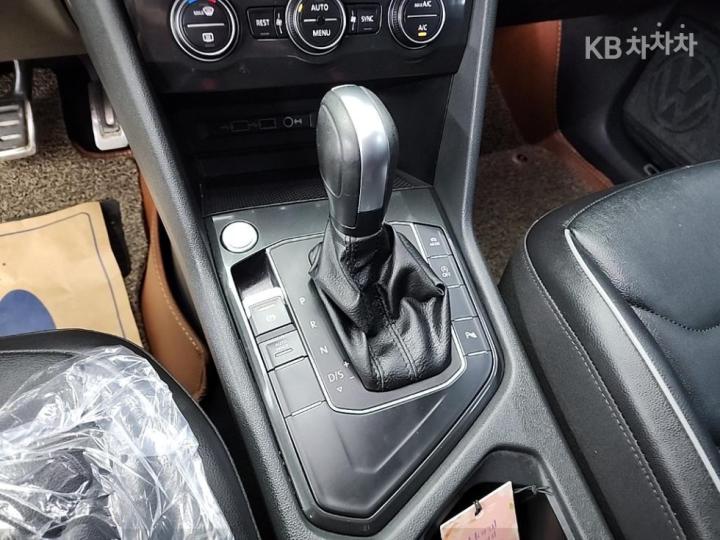 Volkswagen Tiguan 2.0 TDI Premium 9