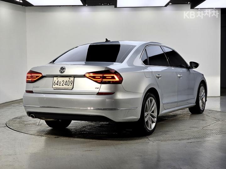 Volkswagen Passat 2.0 TSI 5