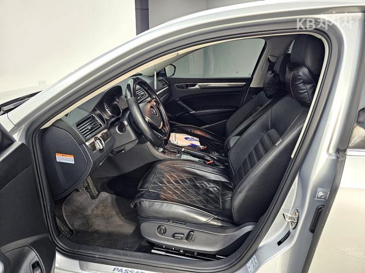 Volkswagen Passat 2.0 TSI 9