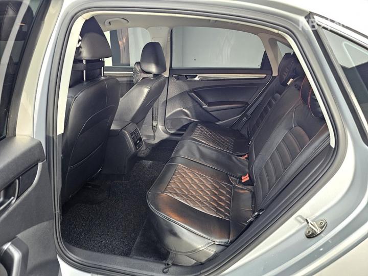 Volkswagen Passat 2.0 TSI 10