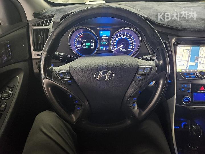 Hyundai Sonata Hybrid 2.0 Premium 5