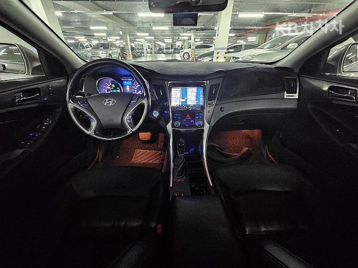 Hyundai Sonata Hybrid 2.0 Premium 6