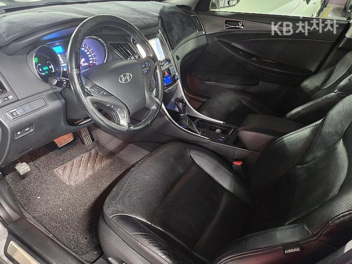 Hyundai Sonata Hybrid 2.0 Premium 8