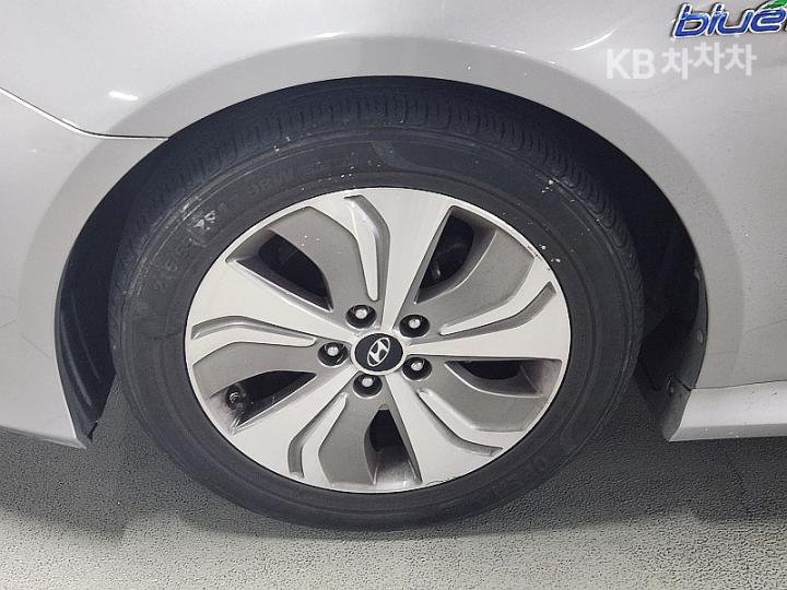 Hyundai Sonata Hybrid 2.0 Premium 9