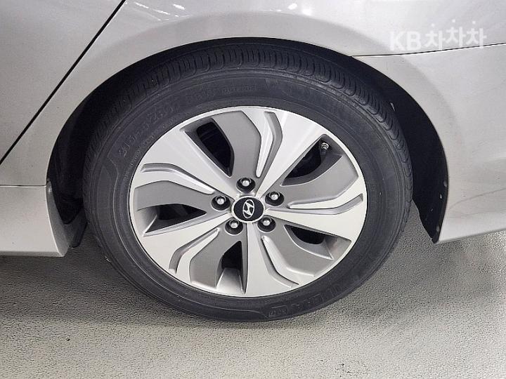 Hyundai Sonata Hybrid 2.0 Premium 10