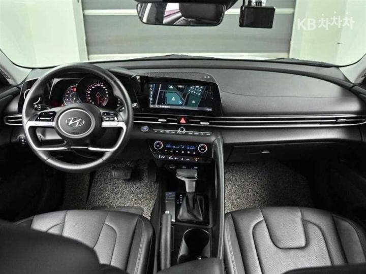 Hyundai Avante CN7 1.6 Gasoline Modern 8