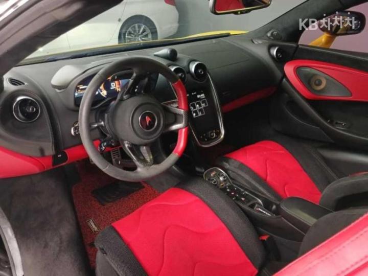 Mclaren 570S 3.8 Spider Base Type 8