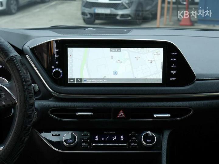 Hyundai Sonata DN8 2.0 Premium Family 10