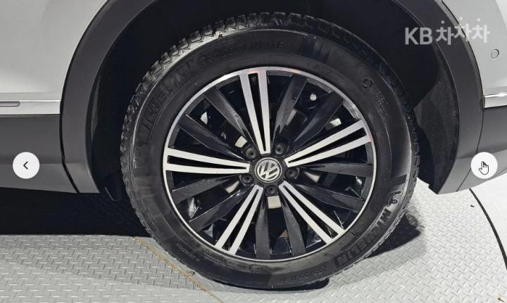 Volkswagen Tiguan 2.0 TDI Premium 9