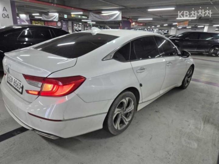 Honda Accord 1.5 Turbo 5