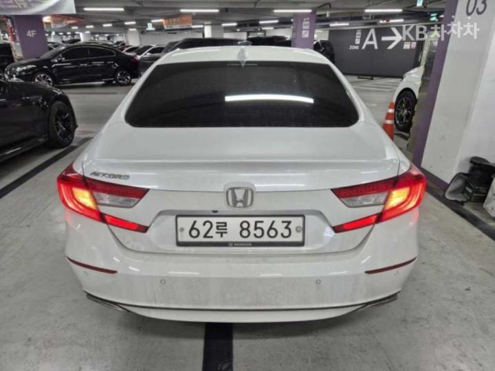 Honda Accord 1.5 Turbo 6