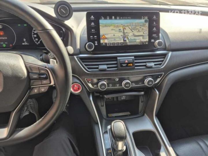 Honda Accord 1.5 Turbo 8