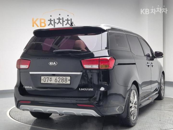 Kia Carnival 3.3 Gasoline Limousine President 4