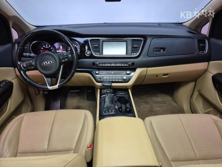 Kia Carnival 3.3 Gasoline Limousine President 8
