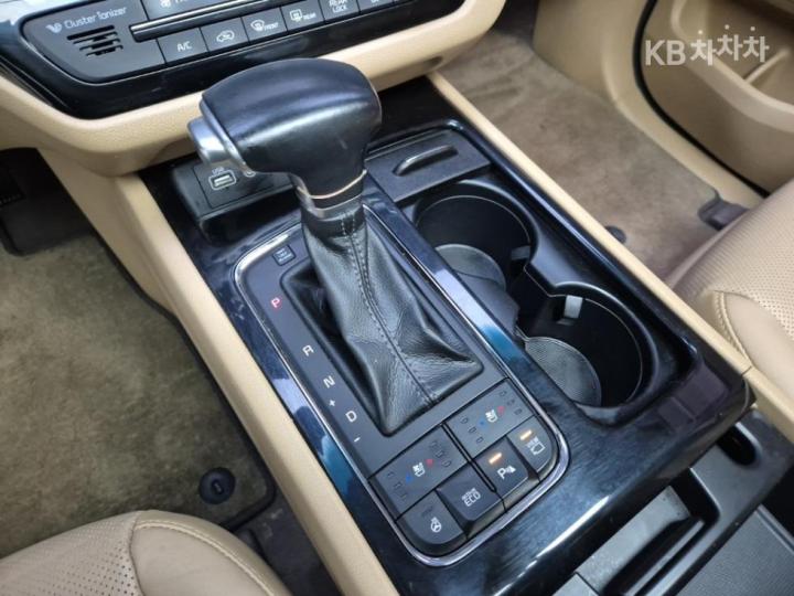 Kia Carnival 3.3 Gasoline Limousine President 9