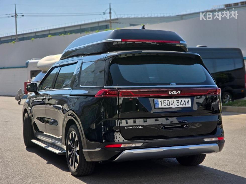 2023 - kia carnival