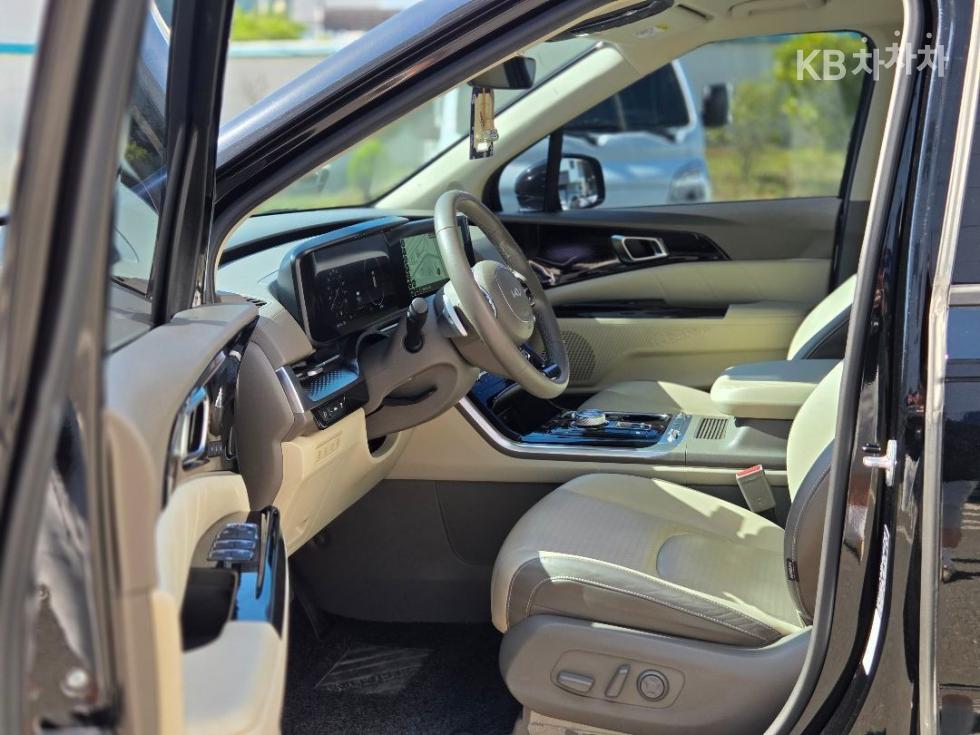 2023 - kia carnival