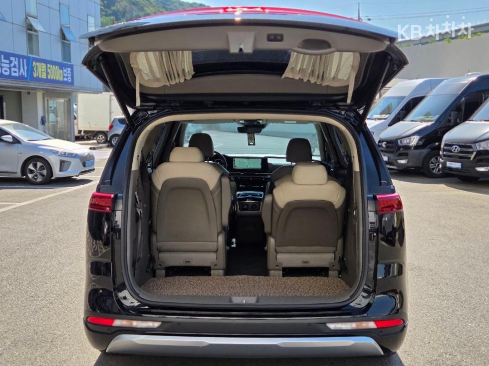 2023 - kia carnival