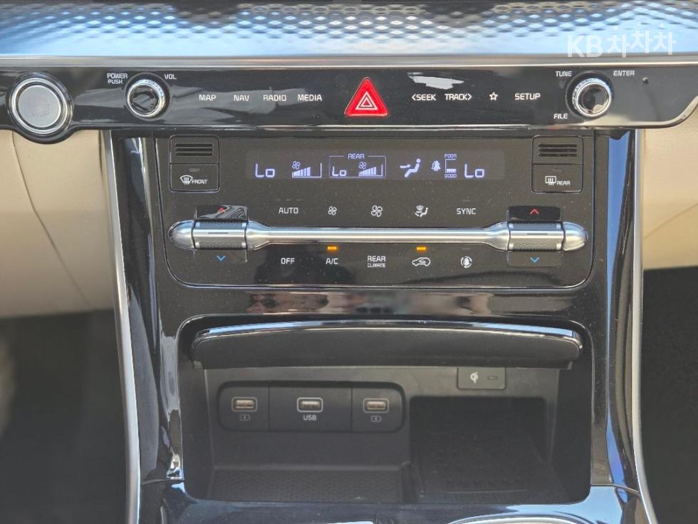 2023 - kia carnival