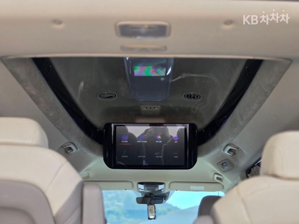 2023 - kia carnival