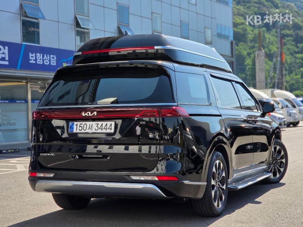 2023 - kia carnival