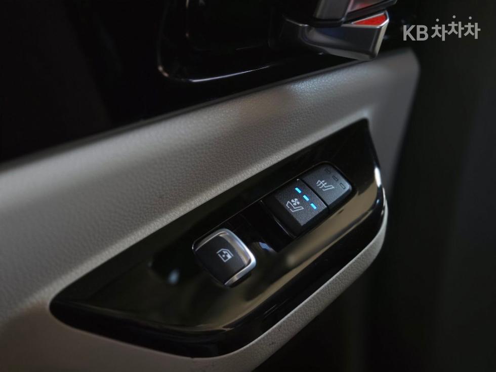 2023 - kia carnival