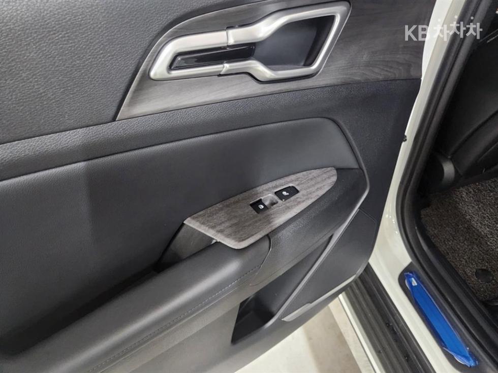2023 - kia sportage
