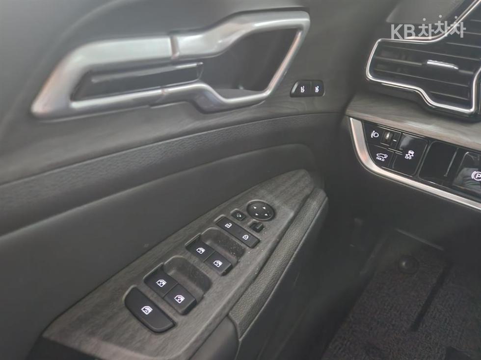 2023 - kia sportage