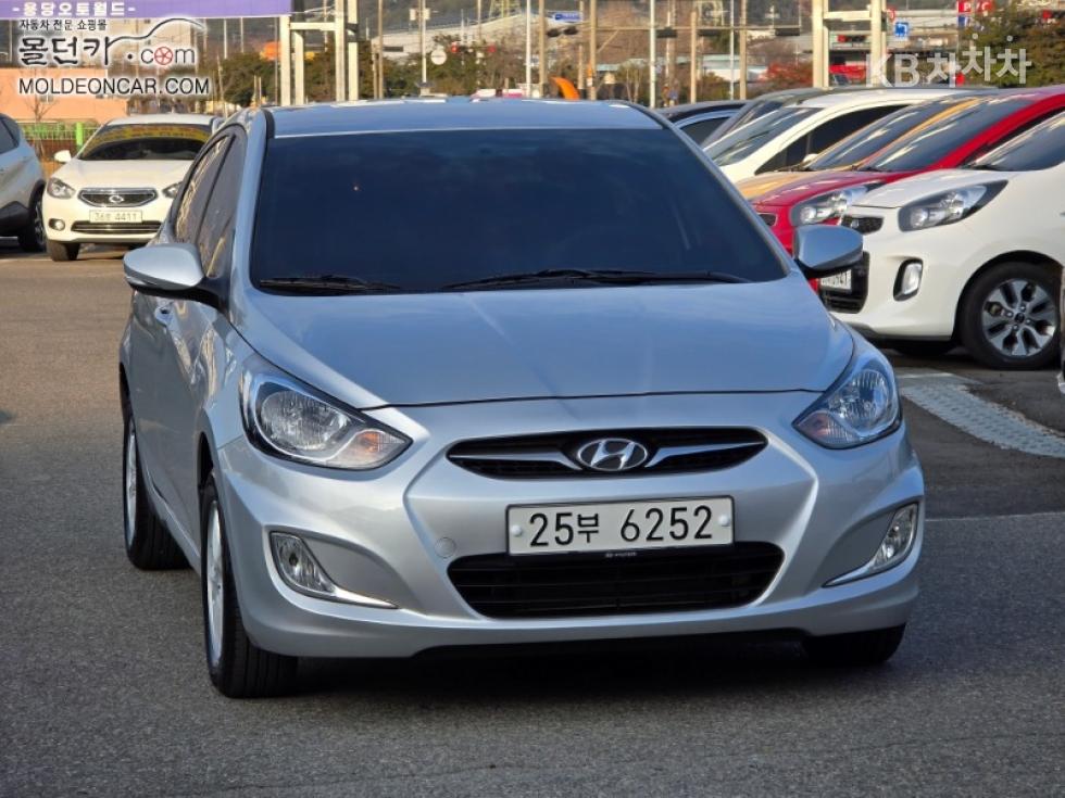 2011 hyundai accent