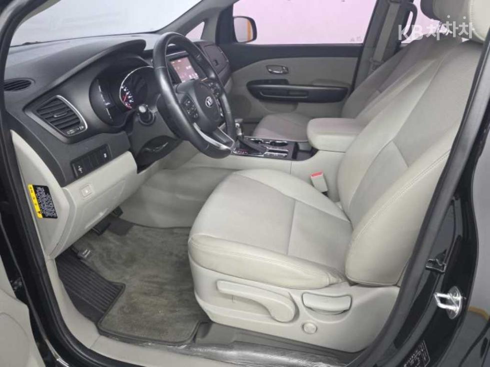 2020 - kia carnival