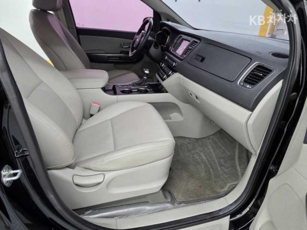 2020 - kia carnival