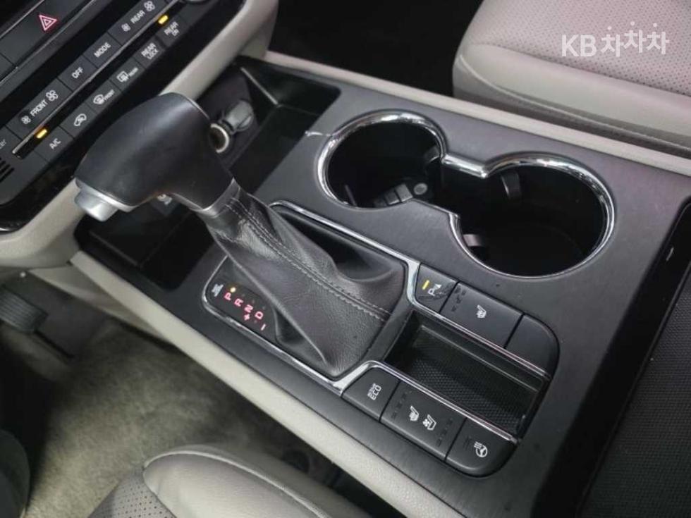 2020 - kia carnival