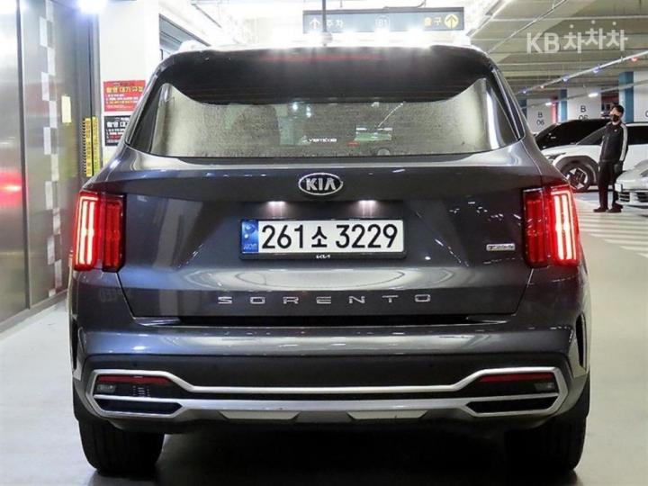 Kia Sorento 2.5 T-GDI 2WD Noblesse 6