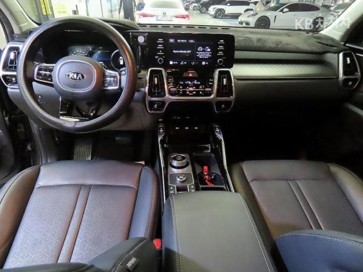 Kia Sorento 2.5 T-GDI 2WD Noblesse 8