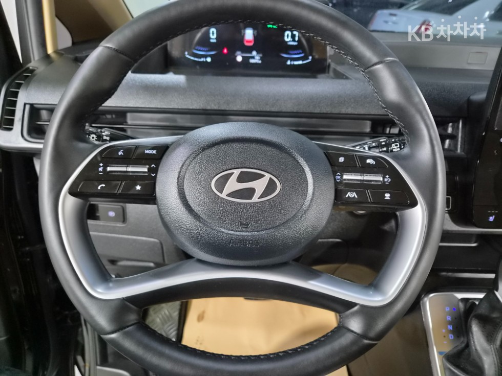 Hyundai Staria — miniaturë 16