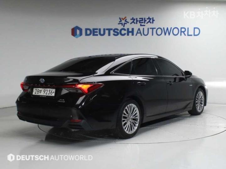 Toyota Avalon 2.5 Hybrid 3