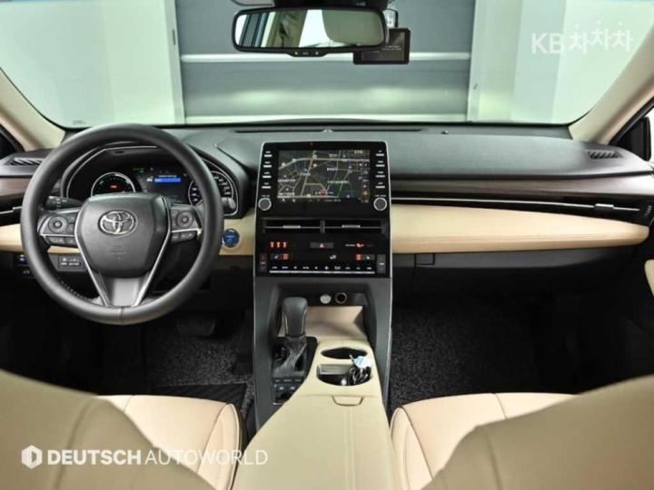 Toyota Avalon 2.5 Hybrid 8