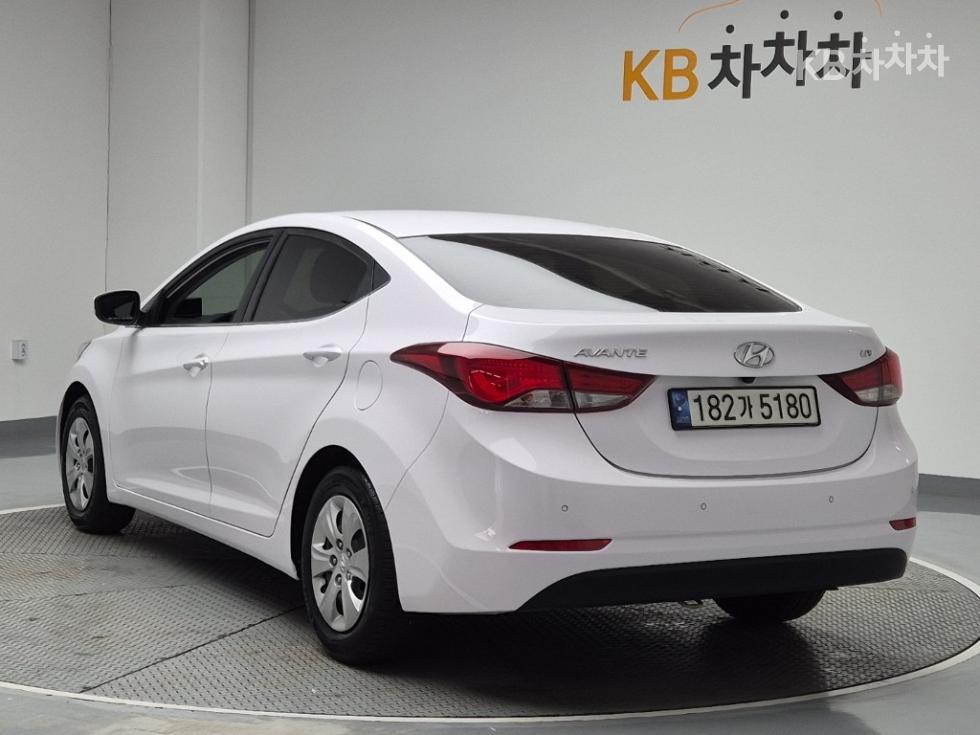 Hyundai Avante — miniaturë 2