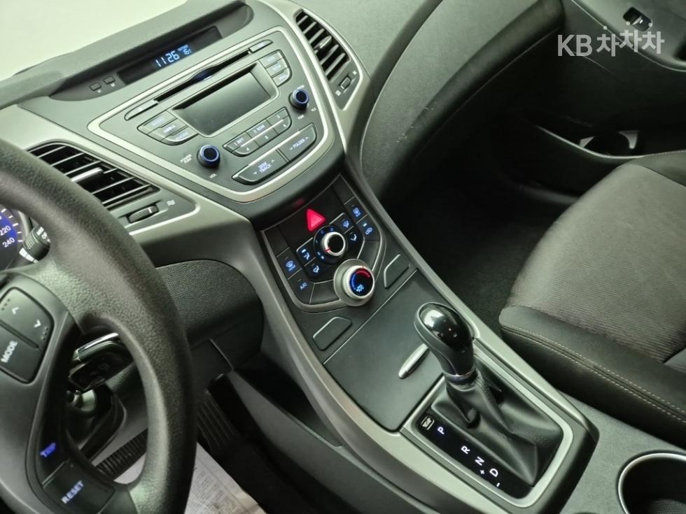 Hyundai Avante — miniaturë 10